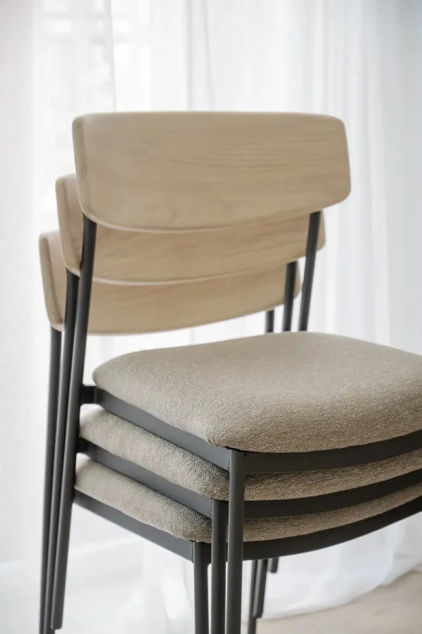 ROWICO Maymont spisestuestol, stablebar - mrk beige stoff, hvitpigmentert eik og sort metall