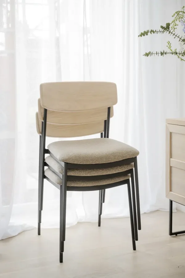 ROWICO Maymont spisestuestol, stablebar - mrk beige stoff, hvitpigmentert eik og sort metall