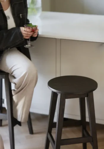 ROWICO Austin barstol, m. fodsttte - brun eg (H:65)