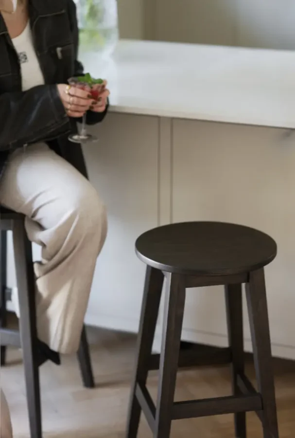 ROWICO Austin barstol, m. fodsttte - brun eg (H:65)