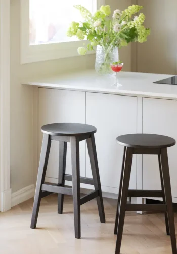 ROWICO Austin barstol, m. fodsttte - brun eg (H:65)