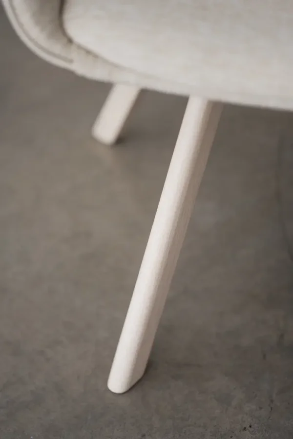 ROWICO Alison spisebordsstol, drejelig, m. armln - lys beige stof og hvidpigmenteret egetr