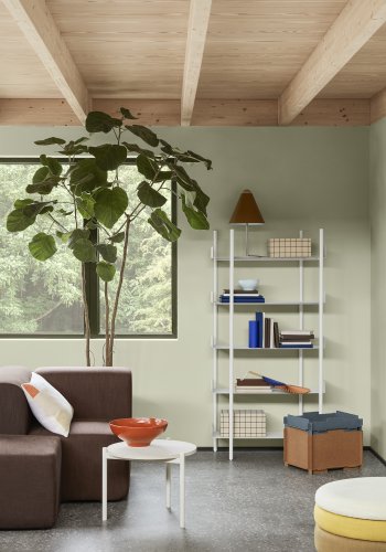 BROSTE COPENHAGEN Nobuko Mittelgroße Beine für selbstgebautes Bücherregal – weißes Eisen (2er-Set)