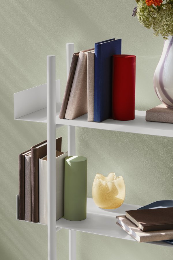 BROSTE COPENHAGEN Nobuko Mittelgroße Beine für selbstgebautes Bücherregal – weißes Eisen (2er-Set)