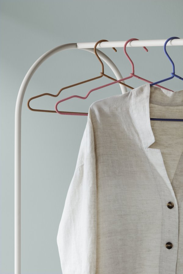 BROSTE COPENHAGEN Archie Kleiderständer, mit Spiegel – Spiegelglas und Weißmetall