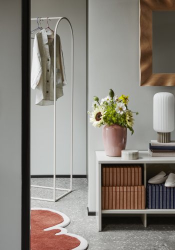 BROSTE COPENHAGEN Archie Kleiderständer, mit Spiegel – Spiegelglas und Weißmetall