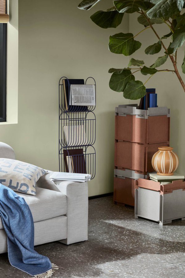 BROSTE COPENHAGEN Stacie Tablett, stapelbar – braunes MDF (34x44)