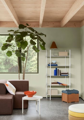 BROSTE COPENHAGEN Stacie Tablett, stapelbar – blaues MDF (34x44)