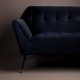 DUTCHBONE Kate 2-seters sofa - dypbl flyelsstoff og svart jern