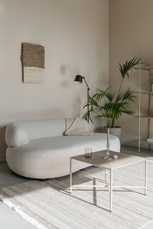 WHITE LABEL LIVING Noxx sofa - hvit polyester og MDF