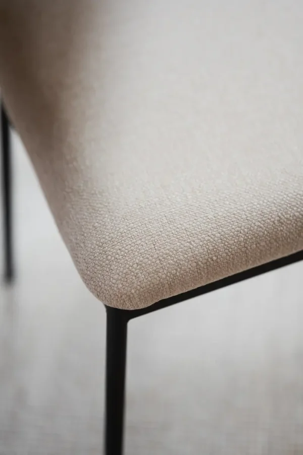 ROWICO Maymont spisestuestol, stablebar - lys beige stoff, brun eik og svart metall