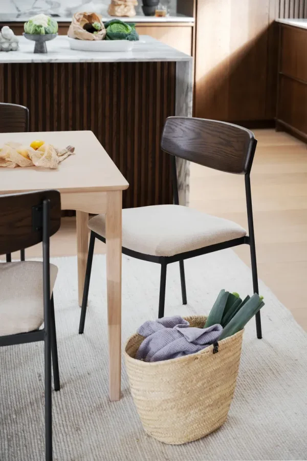 ROWICO Maymont spisestuestol, stablebar - lys beige stoff, brun eik og svart metall