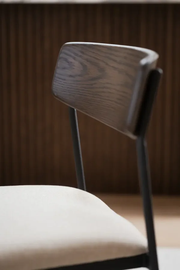 ROWICO Maymont spisestuestol, stablebar - lys beige stoff, brun eik og svart metall