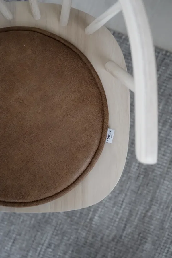 ROWICO Fulton setepute, rund - brunt skinn-tekstil (38)