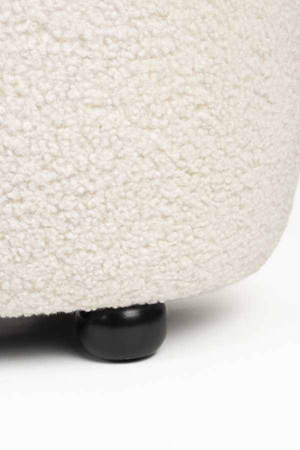 WHITE LABEL LIVING Noxx puff - hvit polyester og MDF (120x46)
