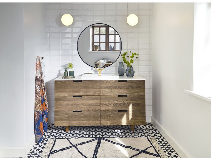 VILLA KOLLEKSJON Vardo veggspeil, rundt - speilglass og svart jern (80)