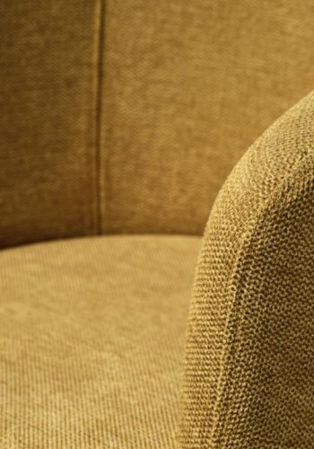 Easton spisebordstol, m. armlener - sennepsfarget stoff og sorte ben