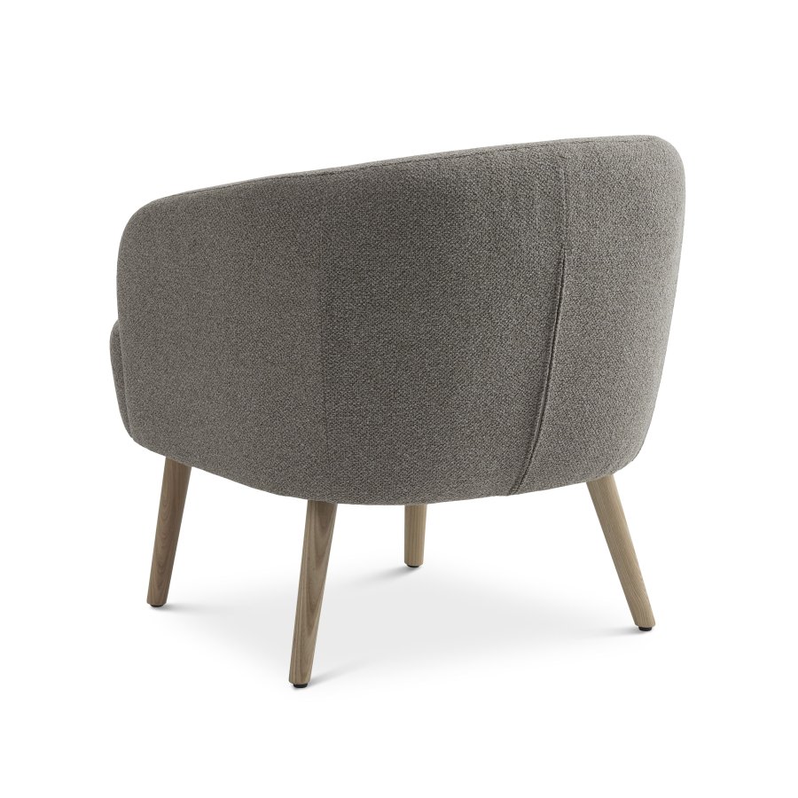 Conrad Loungesessel mit Armlehnen – pilzfarbener Polyesterstoff und natürliches Eschenholz