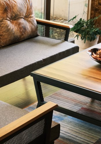 NORDVRK Mers utendrs loungesett, m. 2 stoler, 1 sofa, 1 bord, flerfargede puter - svart metall/tre