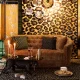 BOLD MONKEY „Too Pretty To Sit On“-Panther-Sofa, mit Nieten – brauner Samtstoff mit Panther-Print/Messingstahl
