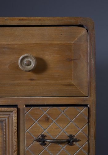 DUTCHBONE Jove Schrank, m. 2 Türen und 8 Schubladen – braune Kiefer und Eisen