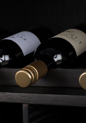 ZUIVER Travis barskap, m. 2 drer - sort MDF/eik