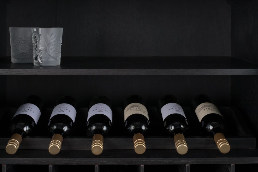 ZUIVER Travis barskap, m. 2 drer - sort MDF/eik