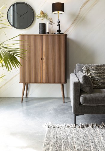 ZUIVER Barbierskap, m. 2 skyvedrer - brun valnttfinish og gummitre