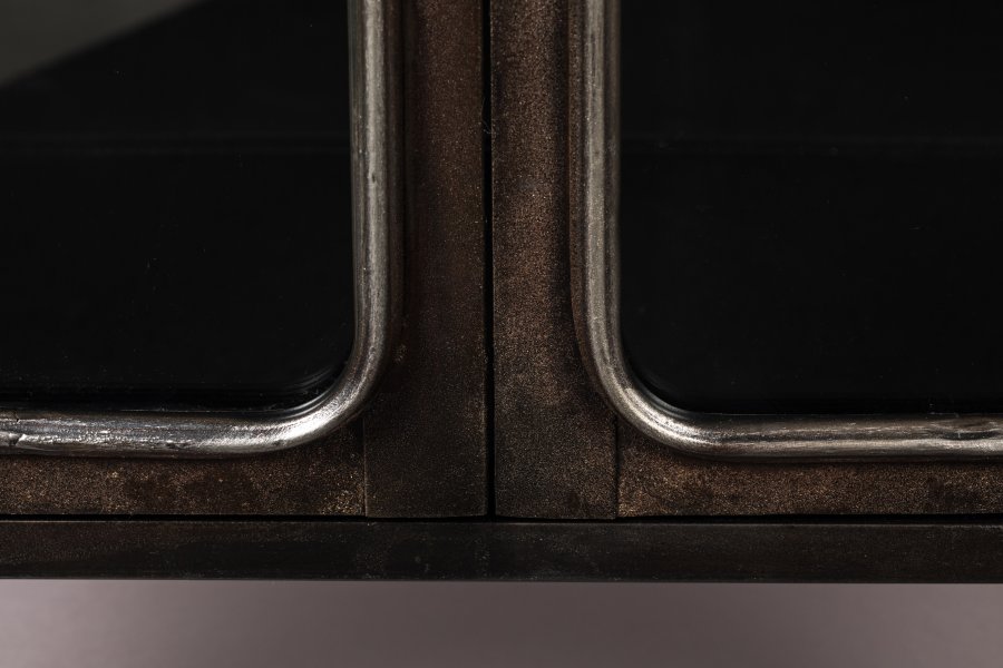 DUTCHBONE Denza vitrineskap, m. 2 glassdrer og 2 hyller - svart jern