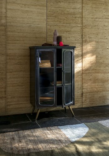 DUTCHBONE Denza vitrineskap, m. 2 glassdrer og 2 hyller - svart jern