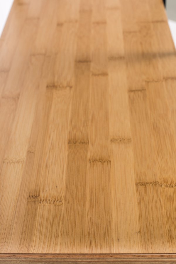 ZUIVER Flodka bokhylle - kryssfiner og svart jern