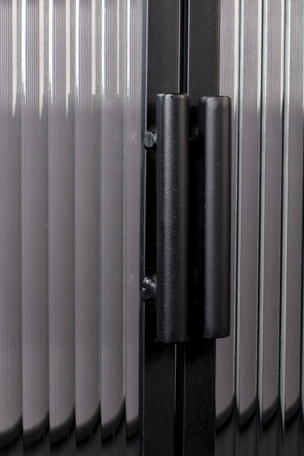 DUTCHBONE Wohnzimmerschrank S, mit 2 Türen und Regalen – Glas und schwarzes Eisen