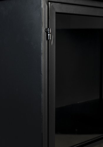 WHITE LABEL LIVING Ferre Lav skab, m. 4 glaslger, hylder, hjul - sort granfinér og jern