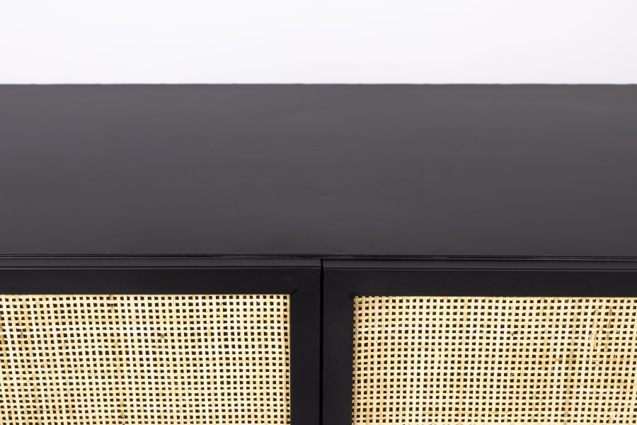 WHITE LABEL LIVING Guuji Low skab, m. 2 lger, hylde - rattan og sort jern