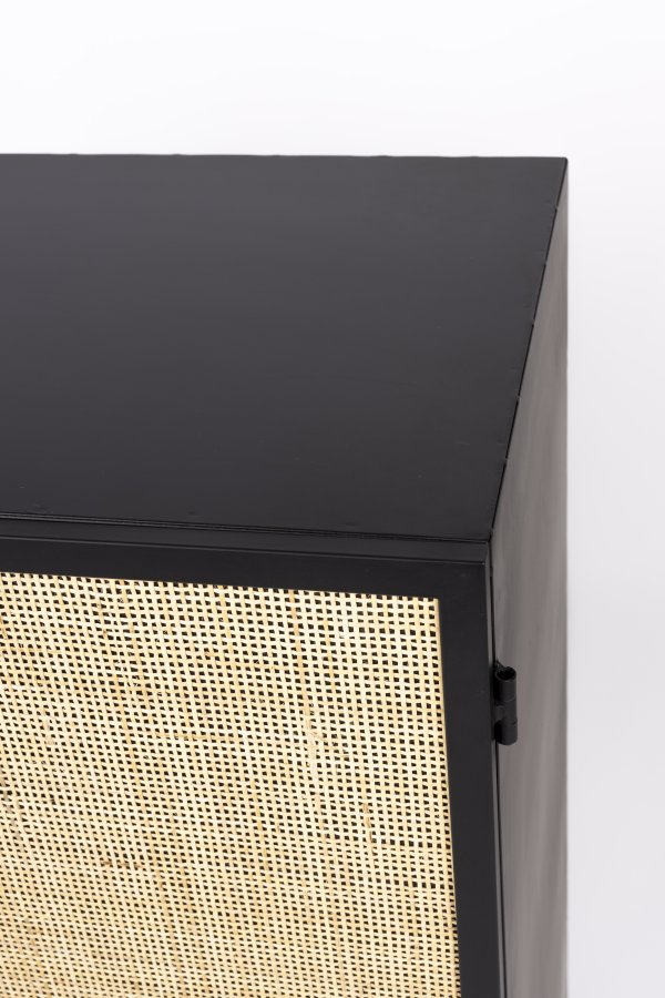 WHITE LABEL LIVING Guuji Low skab, m. 2 lger, hylde - rattan og sort jern