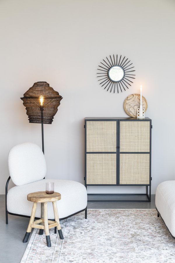 WHITE LABEL LIVING Guuji Low skab, m. 2 lger, hylde - rattan og sort jern