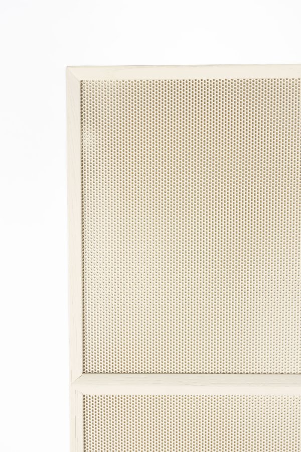 ZUIVER juniskap, m. 1 nettingdr, 1 hylle og 3 skuffer - beige metall og tre