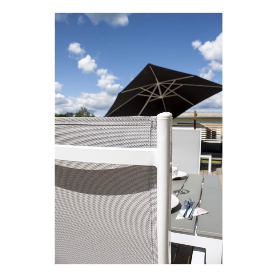 VENTURE DESIGN Copacabana Gartenstuhl mit Armlehnen - graues PVC und wei�es Aluminium
