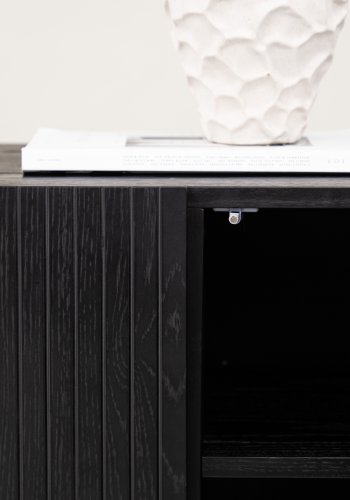 VIND KOLLEKSJON Björkön skjenk, m. 3 drer og 2 hyller - svart finer og sort stl (150x42)