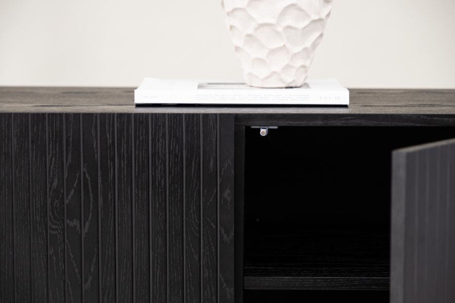 VIND KOLLEKSJON Björkön skjenk, m. 3 drer og 2 hyller - svart finer og sort stl (150x42)