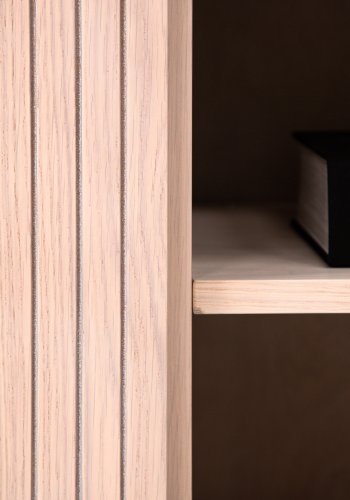 VIND KOLLEKSJON Björkön skjenk, m. 3 drer og 2 hyller - hvitkalket finer og sort stl (150x42)