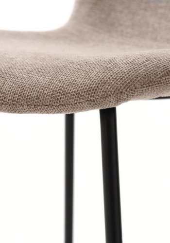 Delta spisebordstol - ekte stoff og svarte ben