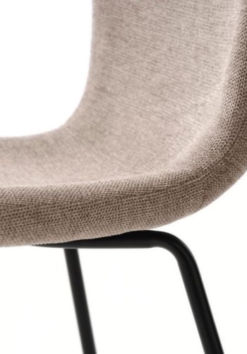 Delta spisebordstol - ekte stoff og svarte ben