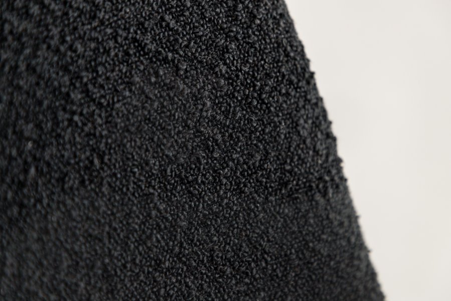 VIND COLLECTION Klädesholmen spisebordsstol, m. armlener - svart boucléstoff og sort stl