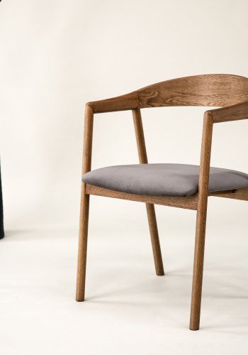 VINNSAMLING Lngön spisestuestol, m. armlener - gr flyel og brun eik