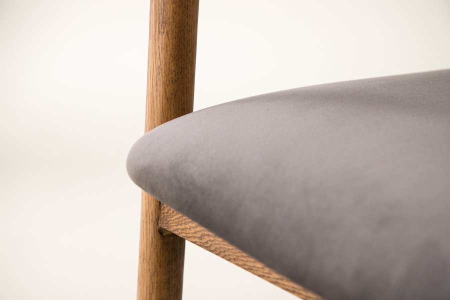 VINNSAMLING Lngön spisestuestol, m. armlener - gr flyel og brun eik