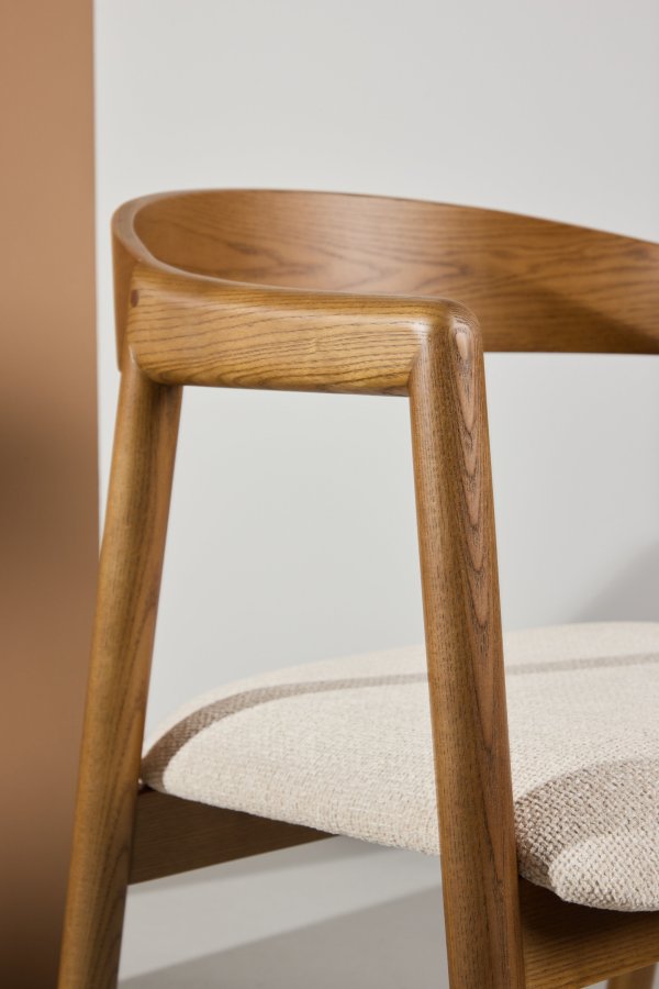 VENTURE DESIGN L�ng�n spisebordsstol, m. arml�n - beige polyester og brun asketr�