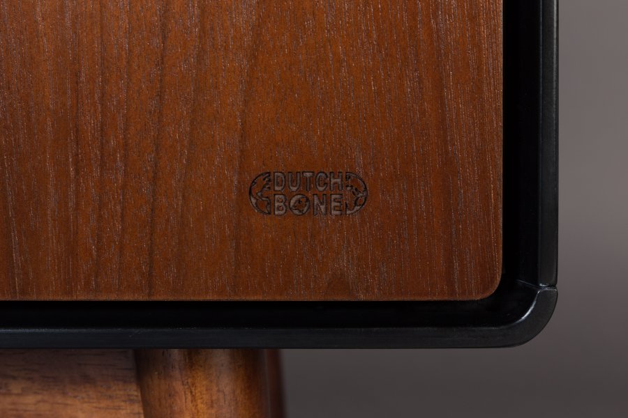 DUTCHBONE Juju Sideboard, hoch, mit 3 Türen und 3 Regalen – braunes Walnussfurnier/Eschenholz und schwarzes Furnier