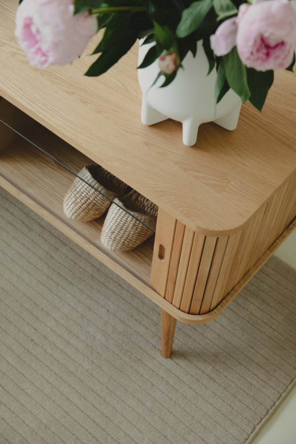 ZUIVER Barbier TV-bord, m. 2 skyvedrer - brun ask finer (120x40)