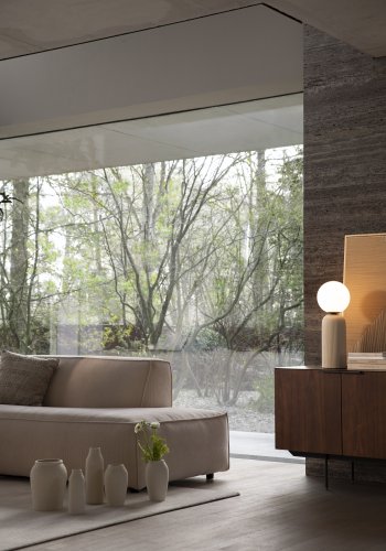 ZUIVER Travis skjenk, m. 2 drer og 3 skuffer - brun valntt finish og stl